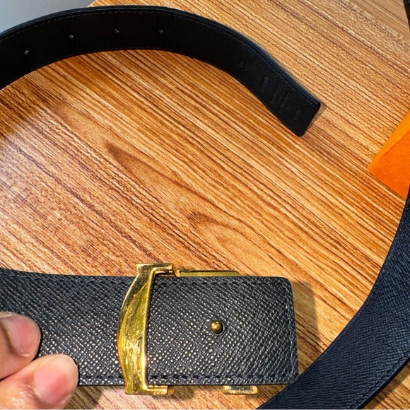 Authentic Louis Vuitton Initials 30mm Reversible Belt - Picture 10 of 16